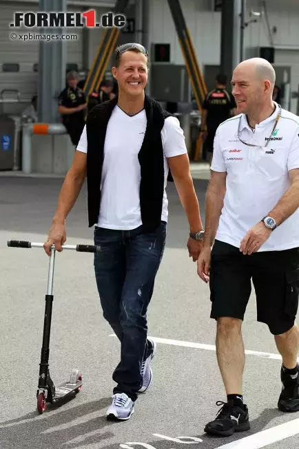 Foto zur News: Michael Schumacher (Mercedes) und Jock Clear (Renningenieur)