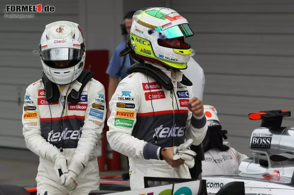 Foto zur News: Kamui Kobayashi (Sauber) und Sergio Perez (Sauber)