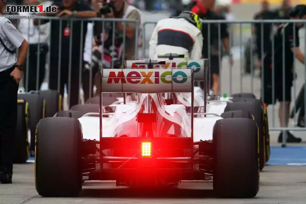 Foto zur News: Sergio Perez (Sauber) und Kamui Kobayashi (Sauber)