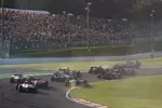 Foto zur News: Nico Rosberg (Mercedes) wurde beim Start in eine Kollision verwickelt