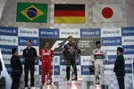 Foto zur News: Sebastian Vettel (Red Bull), Felipe Massa (Ferrari) und Kamui Kobayashi (Sauber)