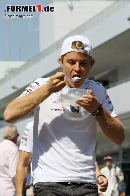 Foto zur News: Guten Appetit, Nico Rosberg (Mercedes)