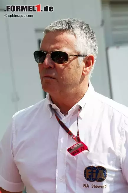 Foto zur News: Derek Warwick fungiert in Suzuka als Rennsteward