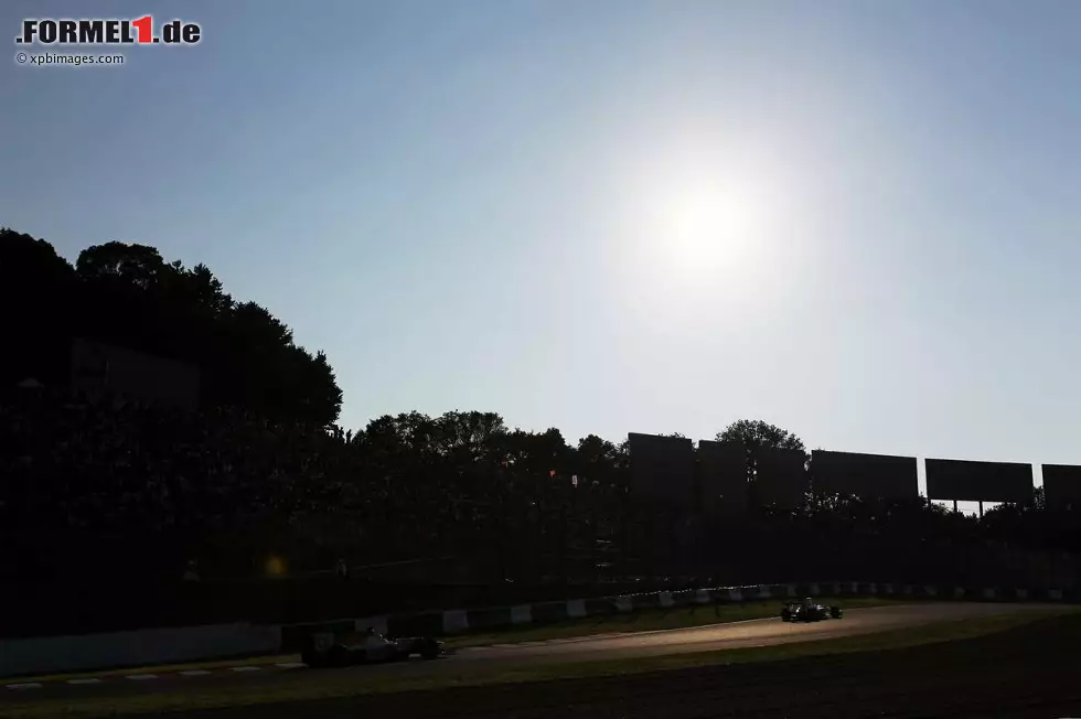 Foto zur News: Michael Schumacher (Mercedes) und Paul di Resta (Force India)