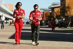 Foto zur News: Fernando Alonso (Ferrari) mit Ferrari-Pressesprecherin