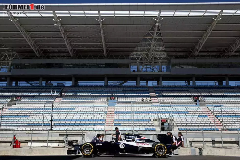 Foto zur News: Williams-Mechaniker in den Vorbereitungen auf das Wochenende