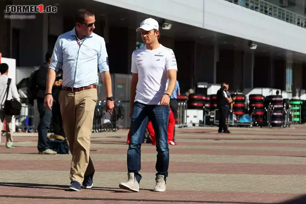 Foto zur News: Nico Rosberg (Mercedes) mit seinem Medienberater Georg Nolte