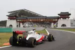 Foto zur News: Jenson Button (McLaren) verpasste im Qualifying den Top-10-Einzug