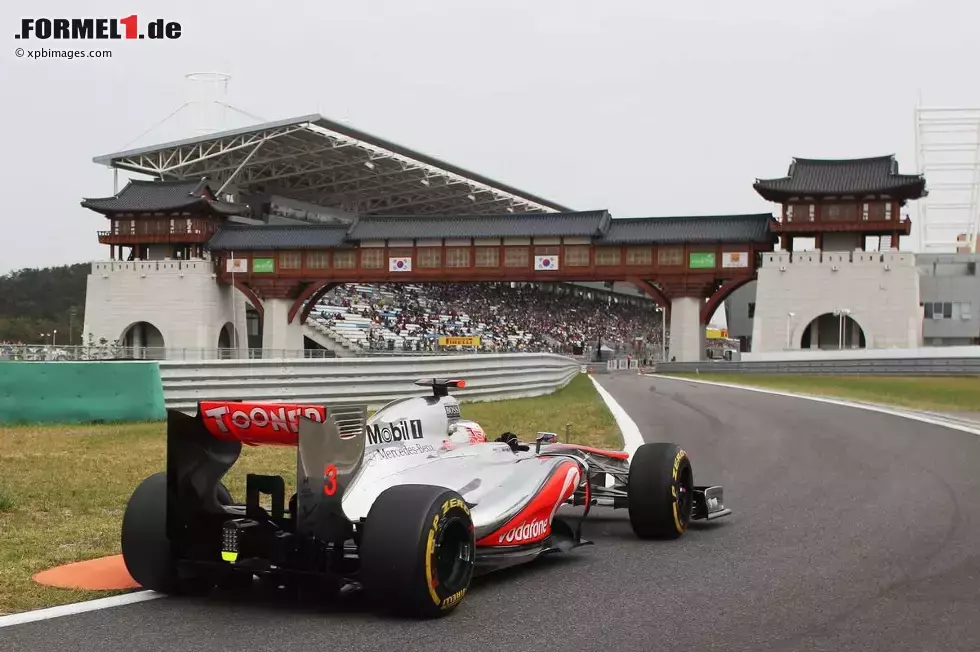 Foto zur News: Jenson Button (McLaren) verpasste im Qualifying den Top-10-Einzug