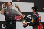 Foto zur News: Adrian Newey (Technischer Direktor, Red Bull) und Sebastian Vettel (Red Bull)