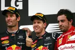 Foto zur News: Mark Webber (Red Bull), Sebastian Vettel (Red Bull) und Fernando Alonso (Ferrari)