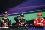 Foto zur News: Mark Webber (Red Bull), Sebastian Vettel (Red Bull) und Fernando Alonso (Ferrari)