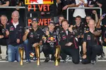 Foto zur News: Mark Webber (Red Bull), Sebastian Vettel (Red Bull) und Christian Horner (Red-Bull-Teamchef)