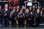 Gallerie: Helmut Marko (Red-Bull-Motorsportchef), Mark Webber (Red Bull), Sebastian Vettel (Red Bull), Christian Horner (Red-Bull-Teamchef) und Adrian Newey (Technischer Direktor, Red Bull)