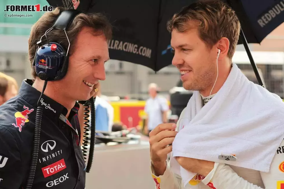 Foto zur News: Christian Horner (Red-Bull-Teamchef) und Sebastian Vettel (Red Bull)