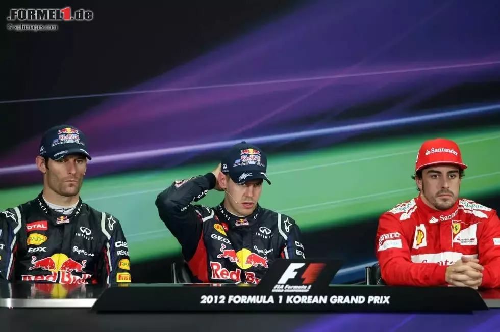 Foto zur News: Mark Webber (Red Bull), Sebastian Vettel (Red Bull) und Fernando Alonso (Ferrari)