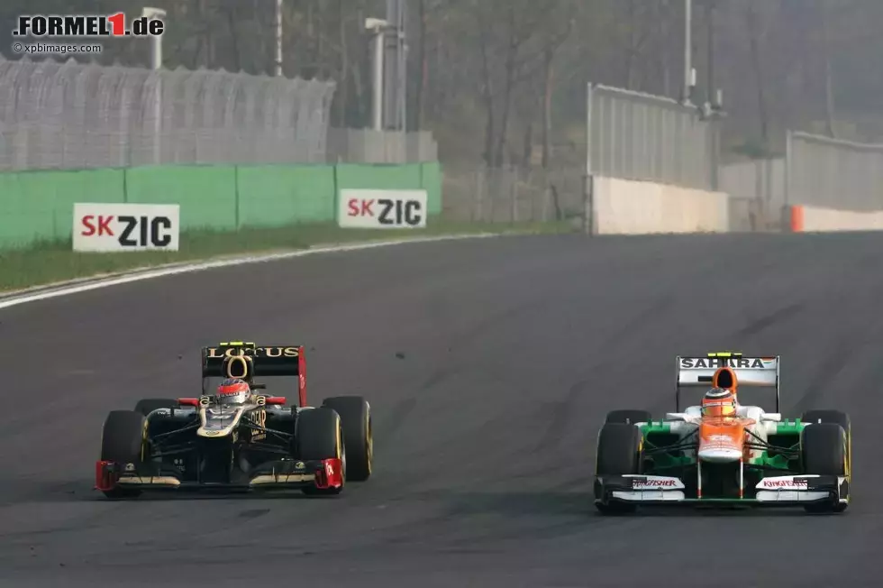 Foto zur News: Romain Grosjean (Lotus) und Nico Hülkenberg (Force India)