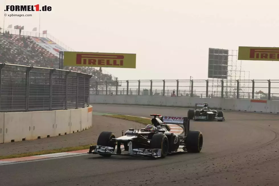 Foto zur News: Pastor Maldonado (Williams) und Bruno Senna (Williams)