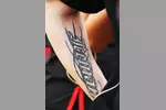 Foto zur News: Tattoo von Kimi Räikkönen (Lotus)