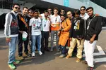 Foto zur News: Jules Bianchi (Force India) posiert für Fans zum Gruppenfoto