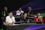 Foto zur News: Monisha Kaltenborn (Sauber-Geschäftsführerin), Eric Boullier (Lotus-Teamchef), Martin Whitmarsh (Teamchef, McLaren), Christian Horner (Red-Bull-Teamchef) und Stefano Domenicali (Ferrari-Teamchef)