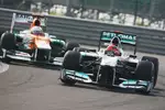 Foto zur News: Michael Schumacher (Mercedes) und Paul di Resta (Force India)