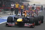 Foto zur News: Sebastian Vettel (Red Bull) mit Gruß