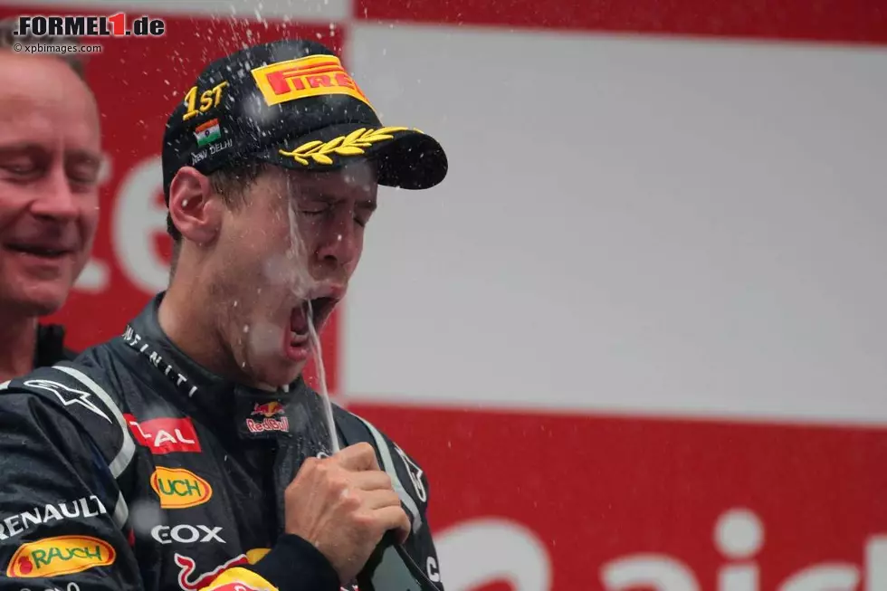 Foto zur News: Sebastian Vettel (Red Bull) gewinnt sein viertes Rennen nacheinander