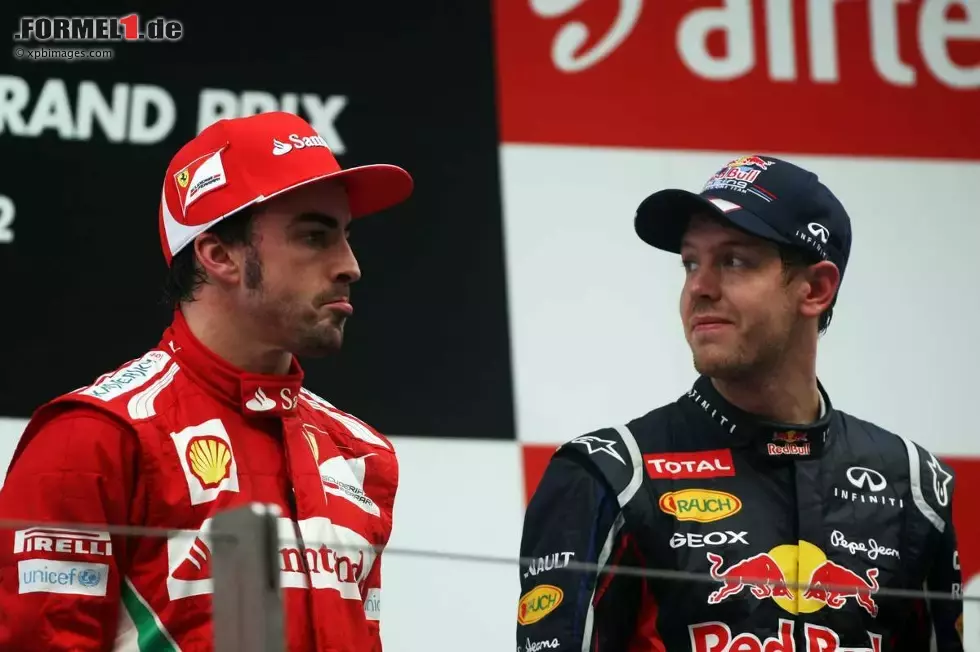 Foto zur News: Fernando Alonso (Ferrari) und Sebastian Vettel (Red Bull)