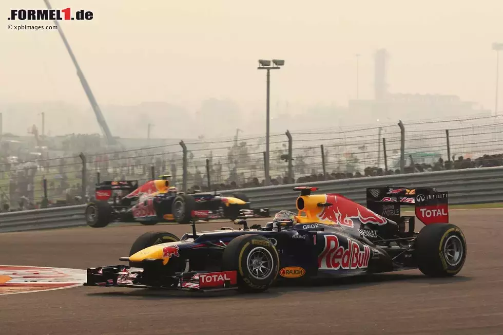 Foto zur News: Sebastian Vettel (Red Bull) und Mark Webber (Red Bull)