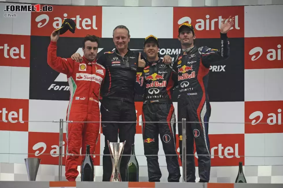 Foto zur News: Fernando Alonso (Ferrari), Jonathan Wheatley (Red Bull), Sebastian Vettel (Red Bull) und Mark Webber (Red Bull)