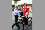 Foto zur News: Felipe Massa (Ferrari) und Bernie Ecclestone (Formel-1-Chef)