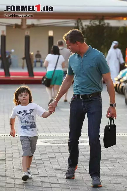 Foto zur News: David Coulthard mit seinem Sohn Dayton