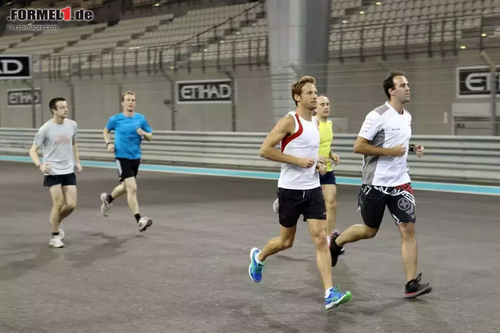 Foto zur News: Initiative &quot;Run that Track&quot;: Jenson Button (McLaren) beim Jogging-Training