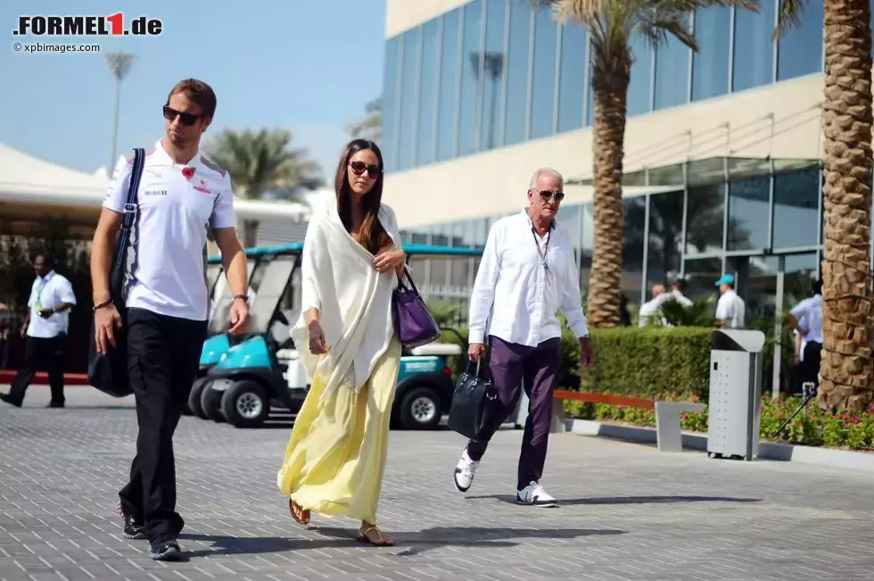 Foto zur News: Jenson Button (McLaren) mit Freundin Jessica Michibata