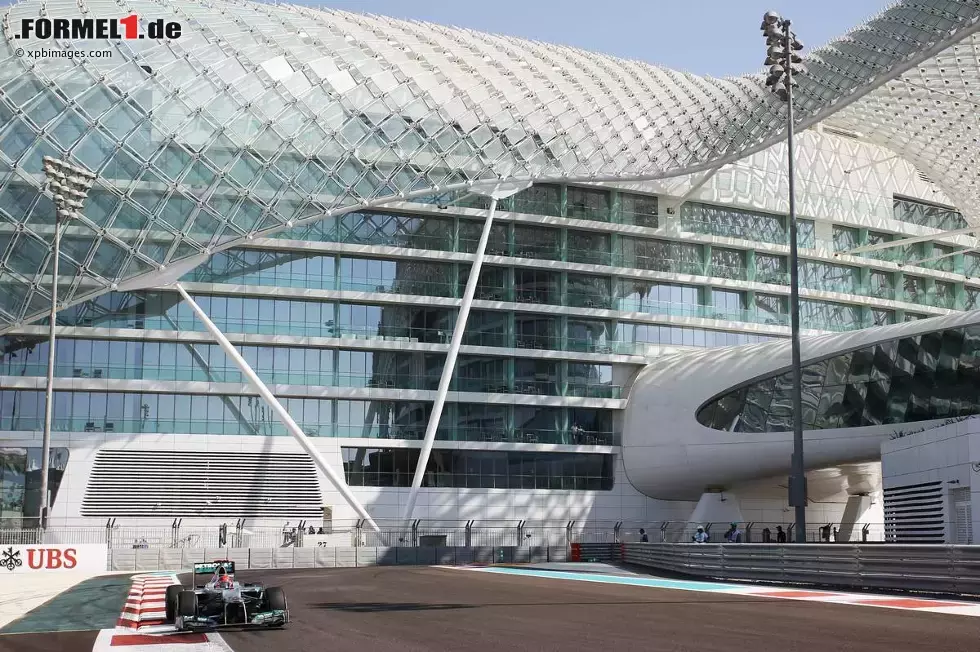 Foto zur News: Michael Schumacher (Mercedes) in Abu Dhabi