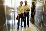 Foto zur News: Sebastian Vettel (Red Bull) und Helmut Marko (Red-Bull-Motorsportchef)