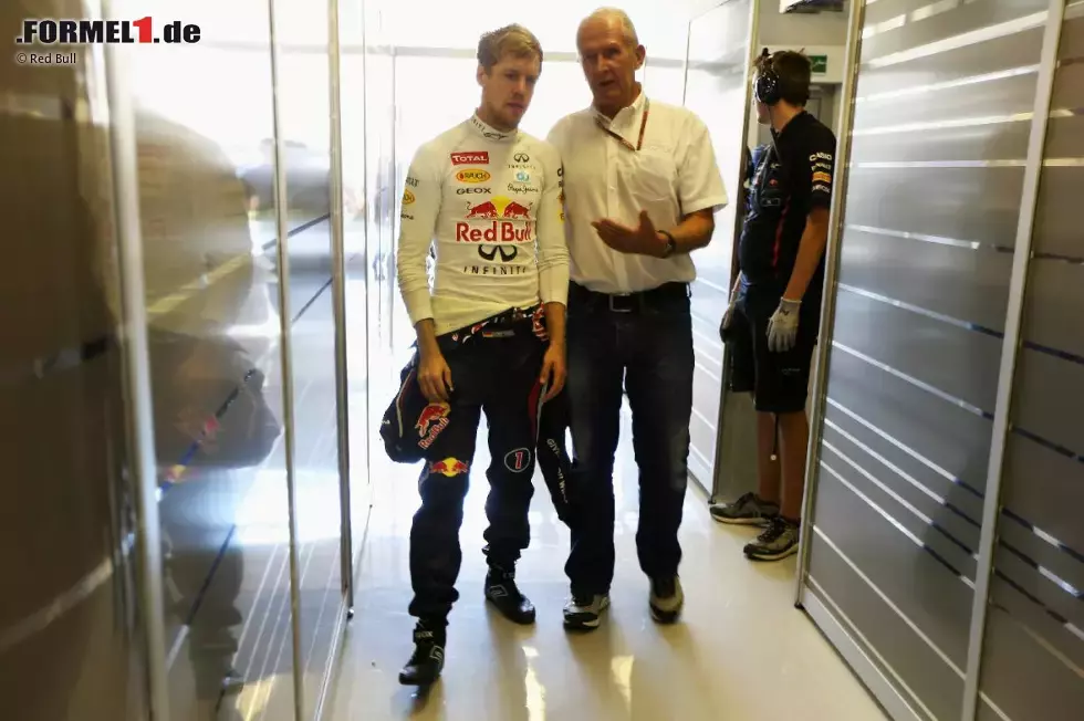 Foto zur News: Sebastian Vettel (Red Bull) und Helmut Marko (Red-Bull-Motorsportchef)