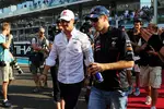 Foto zur News: Michael Schumacher (Mercedes) und Sebastian Vettel (Red Bull)