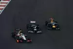 Foto zur News: Narain Karthikeyan (HRT), Bruno Senna (Williams) und Sebastian Vettel (Red Bull)