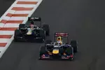 Foto zur News: Sebastian Vettel (Red Bull) und Kimi Räikkönen (Lotus)