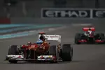 Foto zur News: Fernando Alonso (Ferrari) und Jenson Button (McLaren)