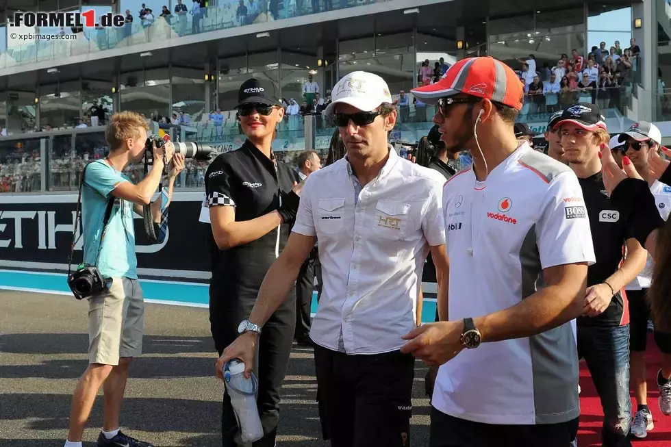 Foto zur News: Lewis Hamilton (McLaren) und Pedro de la Rosa (HRT)