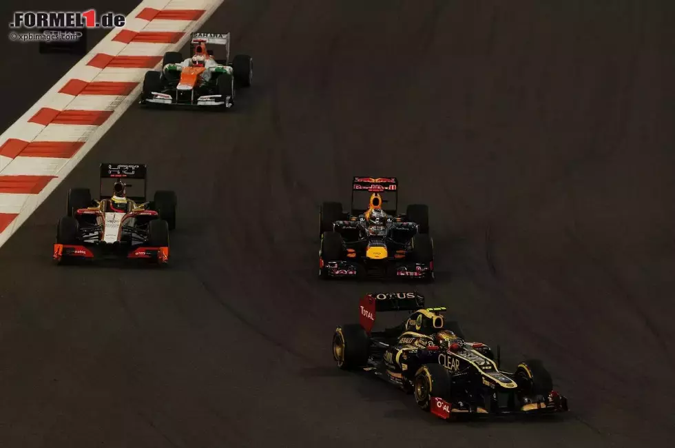 Foto zur News: Romain Grosjean (Lotus), Sebastian Vettel (Red Bull), Pedro de la Rosa (HRT) und Paul di Resta (Force India)