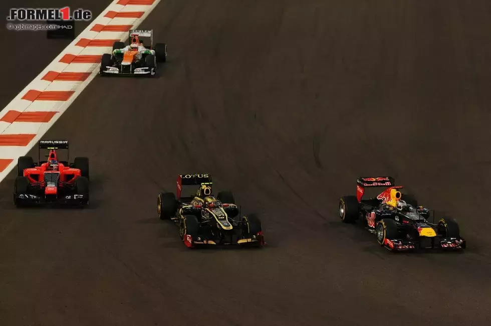 Foto zur News: Sebastian Vettel (Red Bull), Romain Grosjean (Lotus) und Charles Pic (Marussia)