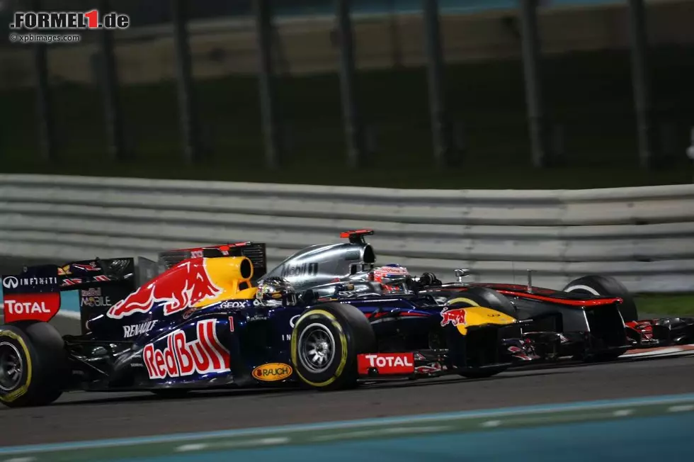 Foto zur News: Sebastian Vettel (Red Bull) und Jenson Button (McLaren)