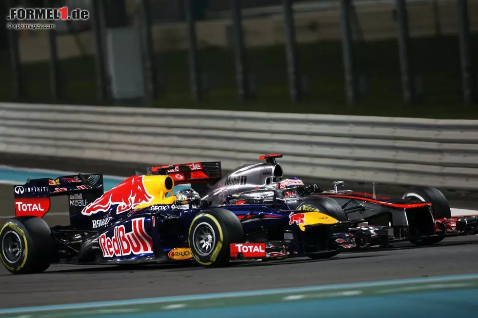 Foto zur News: Sebastian Vettel (Red Bull) und Jenson Button (McLaren)