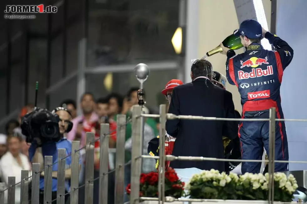 Foto zur News: Sebastian Vettel (Red Bull) und David Coulthard (Mücke-Mercedes)