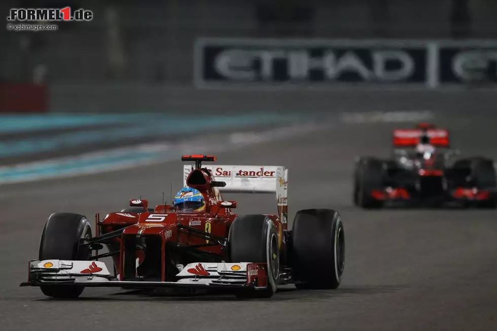 Foto zur News: Fernando Alonso (Ferrari) und Jenson Button (McLaren)