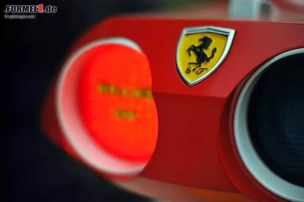 Foto zur News: Boxen-Ampelsystem des Ferrari-Teams